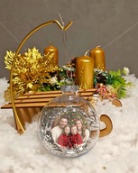 Personalizowana bombka ze srebrnym anielskim włosem i kodem QR do kolędy