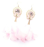 Kolczyki sutasz jasny pudrowy róż złote kwiat ślub