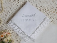 Bawełniana szatka do chrztu ze srebrną wstążką, z haftem, personalizowana