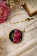 Elegancki naszyjnik z prawdziwym kwiatem w żywicy łańcuszek 45 cm,