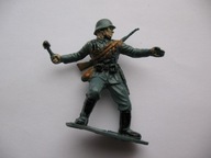 ŻOŁNIERZYK ARMIA NIEMIECKA II WOJNA ŚWIATOWA stara ZABAWKA Z CZASÓW PRL-u
