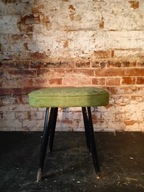 Stary taboret drewniany z zielonym obiciem PRL vintage