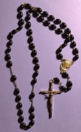 Piękny stary wymodlony różaniec długi drewno czarne krzyżyk