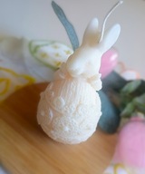 Świeca sojowa Zajączek z pisanką wielkanocny ,dekoracyjna