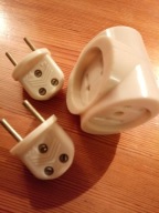 Rozgaleziacz, wtyczka- BIALY BAKELIT -UNIKAT PRL-u