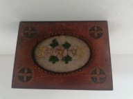 CEPELIA DREWNIANA RZEŻBIONA SZKATUŁKA NA KARTY NITKI Z HAFTEM 12x17x7