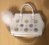 torebka biała zdobiona, skóra naturalna z pomponem z lisa, nowa