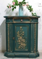 DREWNIANA STYLIZOWANA KOMODA BUTELKOWA ZIELEŃ I ZŁOTO