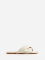 Reserved beżowe klapki plecione pikowane sandały kremowe ecru plecione 37