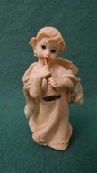 Śliczna figurka aniołka z fujarką
