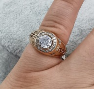 67112 Pierścionek pozłacany 18K średnica 16 mm sygnet z cyrkoniami