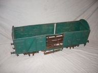 Wagonik starej kolejki parkowej.