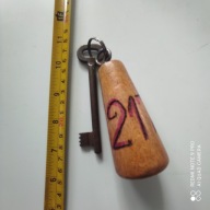 STARY KLUCZ Z PRZYWIESZKĄ p 217