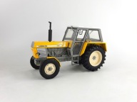 Model traktora URSUS 1201 w skali 1:32 Uniwersal Hobbies