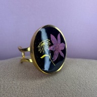 Pierścionek regulowany z suszonymi kwiatami rękodzieło