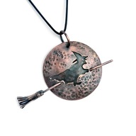 Wiedźma na miotle. Ręczna praca artysty. Twój egzemplarz będzie unikatowy!