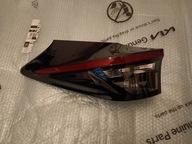 TOYOTA YARIS CROSS LAMPA LEWA TYLNA W BŁOTNIK