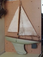 Żaglówka - stary drewniany model.