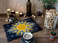 Drewniana taca do serwowania z motywem nieba, słońca i gwiazd. Rękodzieło.