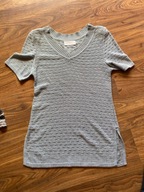 Srebrny sweter. Dekolt V krótki rękaw bluzka