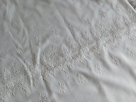 SERWETA - OBRUSIK HAFTOWANY I Z KORONKĄ 72 / 62 cm.