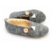 BAMBOSZE GÓRALSKIE DAMSKIE NA GUZIK OCIEPLANE WEŁNIANE KAPCIE FILCOWE 42