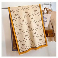 Duży Szal z frędzelkami w Logo Horses Dwustronny