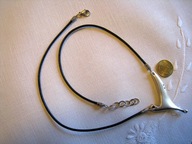 NASZYJNIK z wisiorkiem w kształcie kości życzeń