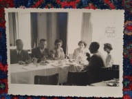 towarzystwo restauracja przyjęcie moda 1950 (321a)