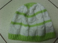 Czapka dziewczęca ręcznie robiona, rozm. ok. 46