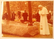 Papież JAN PAWEŁ II nad GROBEM KSIĘDZA JERZEGO POPIEŁUSZKI - POPIEŁUSZKO