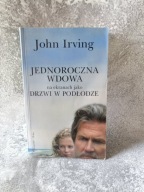 Jednoroczna wdowa John Irving Drzwi w podłodze