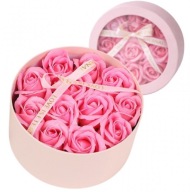 Bukiet róże mydlane w ozdobnym pudełku na prezent różowe róże
