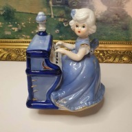 Figurka porcelanowa dziewczynka przy pianinie 17 cm – dekoracyjna, vintage