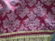 KAPA NA LOZKO OBSZYTA FREDZLAMI 230 x 230