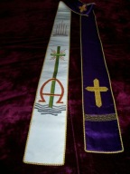 PIĘKNA, HAFTOWANA, DWUSTRONNA STUŁA.