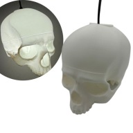 Czaszka lampa widoczna z pstryczkiem gotycka