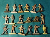 Żołnierzyki plastikowe, 18 szt., spadochroniarze, piechota kioskowcy PRL