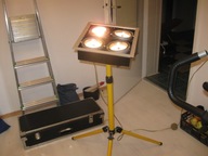 Stojak z lampą swietlną