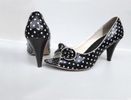 W stylu **Pin-up** roz 37