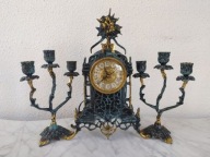 Zegar A. Gaudi, dwa kandelabry, mosiądz, XX w.