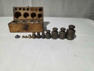 Stare odważniki mosiężne w drewnianym etui 1g-20dkg