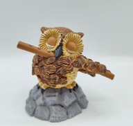 SOWA grająca na flecie zamknęła oczka ŚWIETNA