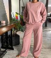 Przepiękny Dres Pudrowy Róż – Rękodzieło od Leowik