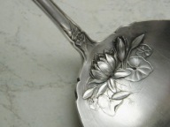 # Piękna posrebrzana chochelka do zupy - Nenufary #