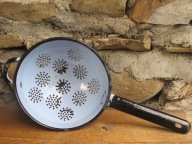 PRL - Stary BŁĘKITNY Emaliowany DURSZLAK z rączką_WYSTRÓJ