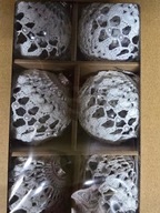 Szydełkowe bombki choinkowe.