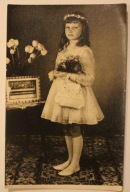 I KOMUNIA ŚWIĘTA - DZIEWCZYNKA W STROJU KOMUNIJNYM, CIEKAWE - STARE ZDJĘCIE