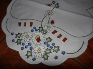 Owalny bieżnik z haftem na wiosne - 36 cm x 86 cm