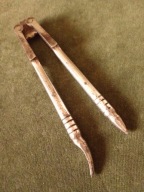 Zabytkowy dziadek do orzechów z pazurem - rzadkość , bardzo praktyczny